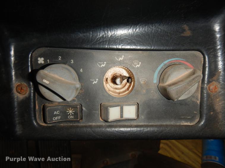 image for item DD3610 1996 Peterbilt 379 semi truck