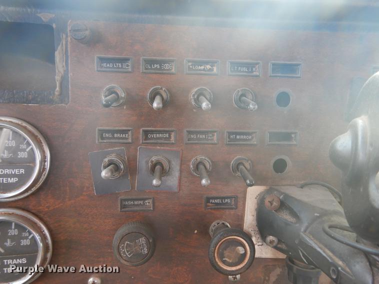 image for item DD3610 1996 Peterbilt 379 semi truck