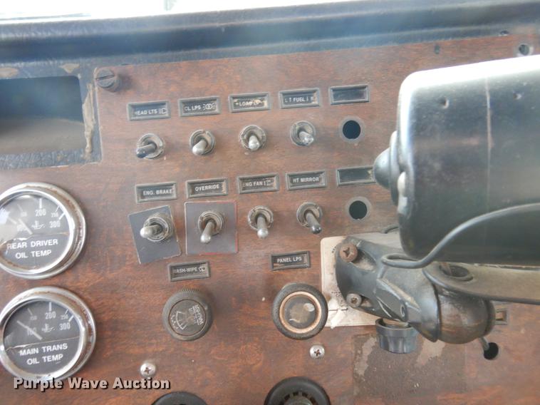 image for item DD3610 1996 Peterbilt 379 semi truck