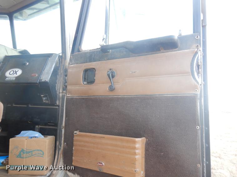 image for item DD3610 1996 Peterbilt 379 semi truck