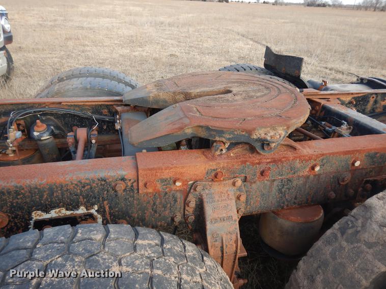 image for item DD3610 1996 Peterbilt 379 semi truck