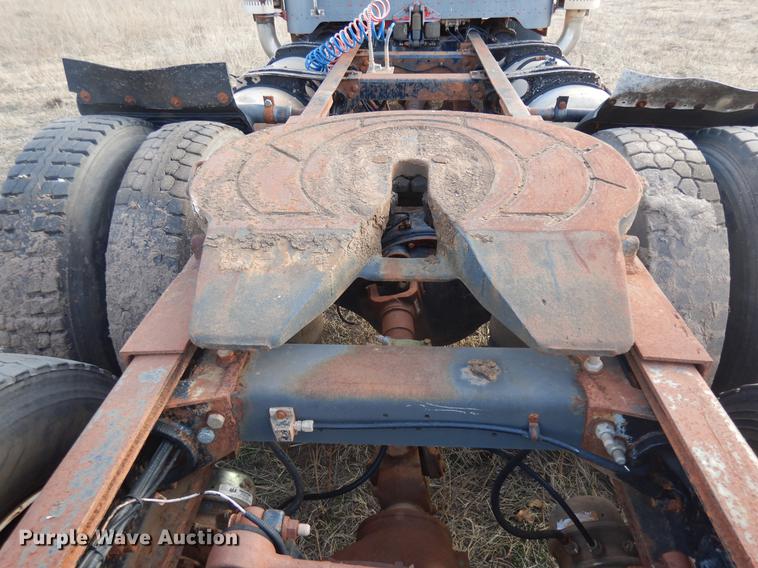 image for item DD3610 1996 Peterbilt 379 semi truck