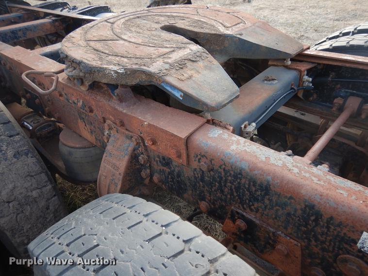 image for item DD3610 1996 Peterbilt 379 semi truck