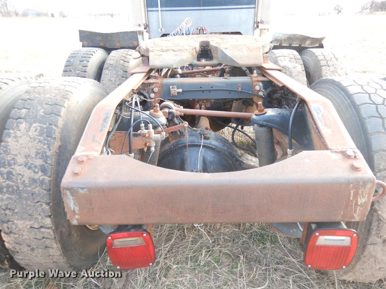 image for item DD3610 1996 Peterbilt 379 semi truck