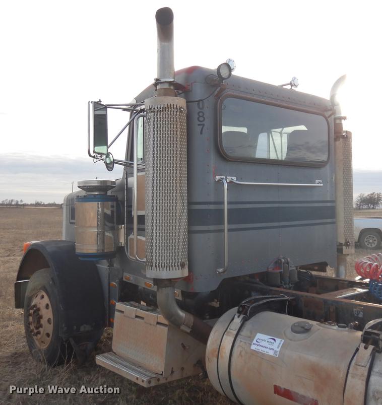 image for item DD3610 1996 Peterbilt 379 semi truck