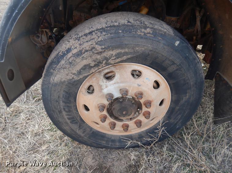 image for item DD3610 1996 Peterbilt 379 semi truck