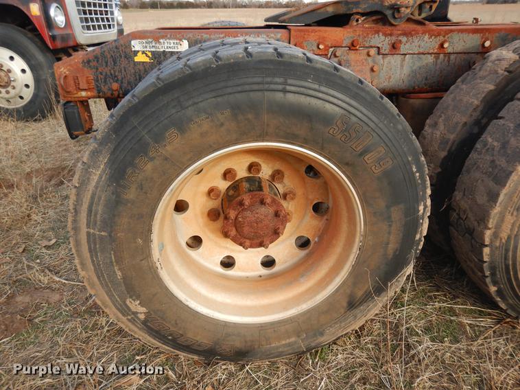 image for item DD3610 1996 Peterbilt 379 semi truck