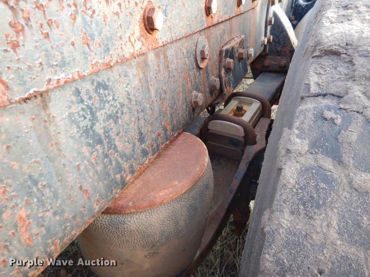 image for item DD3610 1996 Peterbilt 379 semi truck