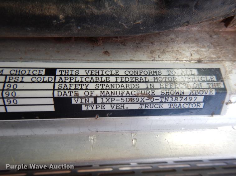 image for item DD3610 1996 Peterbilt 379 semi truck