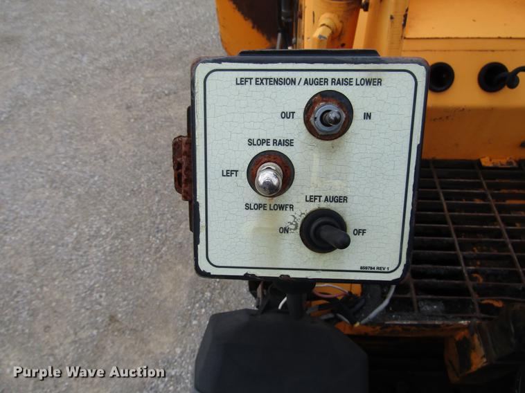 image for item DD4437 2006 LeeBoy 8515 paver