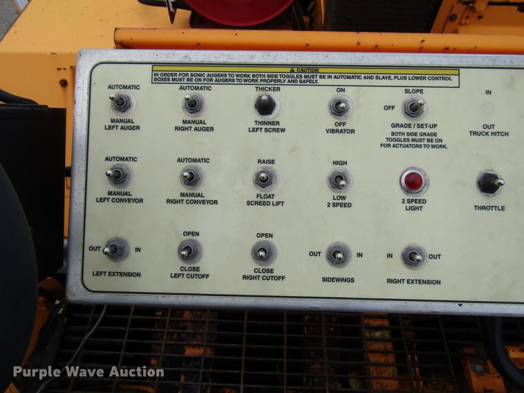 image for item DD4437 2006 LeeBoy 8515 paver