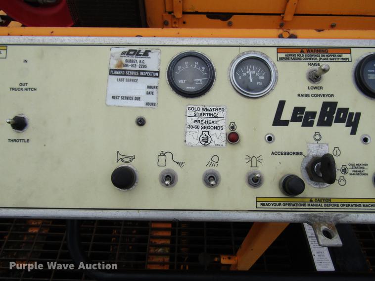 image for item DD4437 2006 LeeBoy 8515 paver