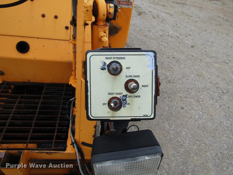 image for item DD4437 2006 LeeBoy 8515 paver