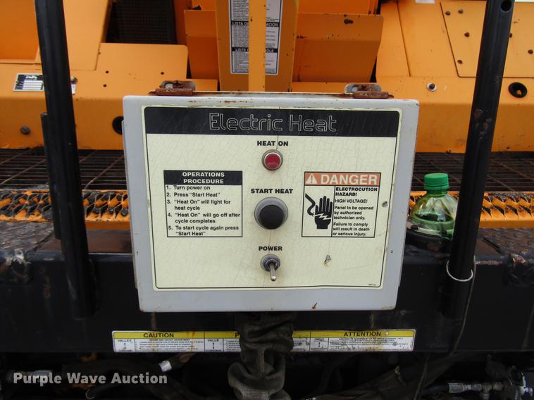 image for item DD4437 2006 LeeBoy 8515 paver