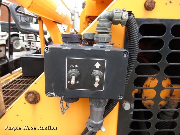 image for item DD4437 2006 LeeBoy 8515 paver