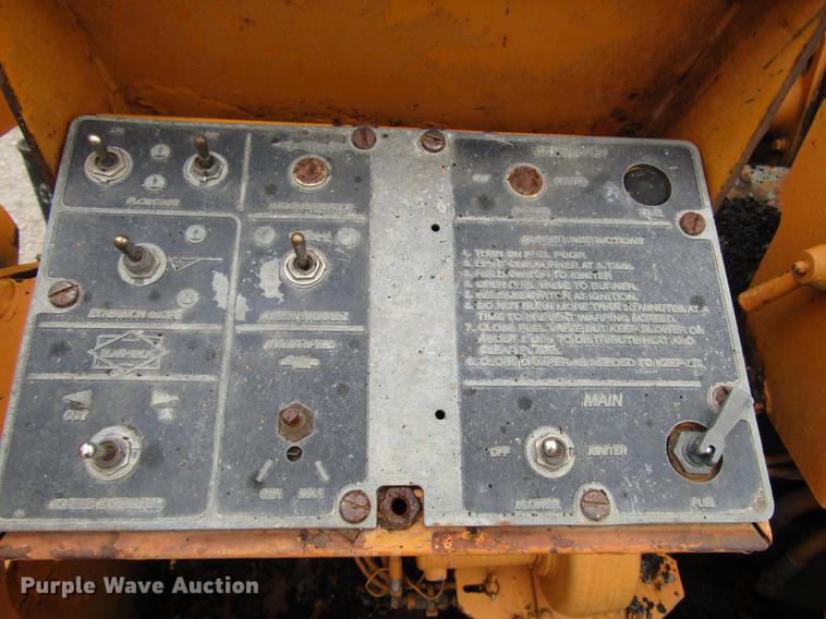 image for item DD4439 2000 Blaw Knox 161 paver