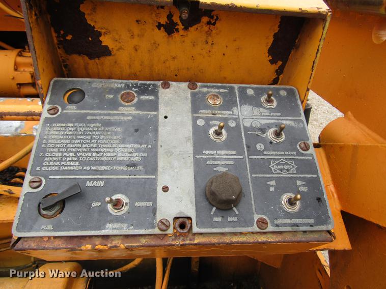 image for item DD4439 2000 Blaw Knox 161 paver