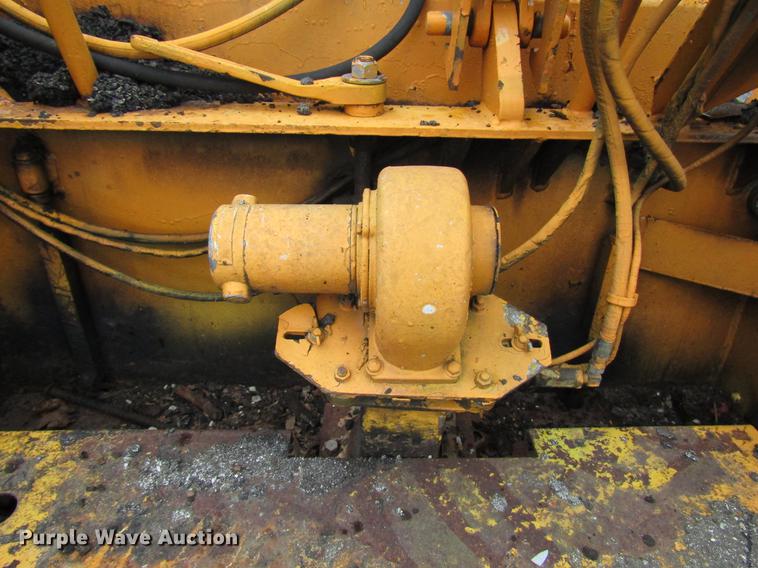 image for item DD4439 2000 Blaw Knox 161 paver