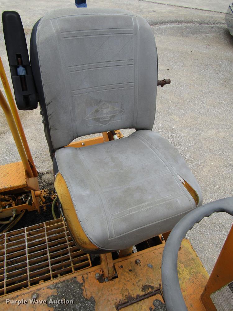 image for item DD4439 2000 Blaw Knox 161 paver