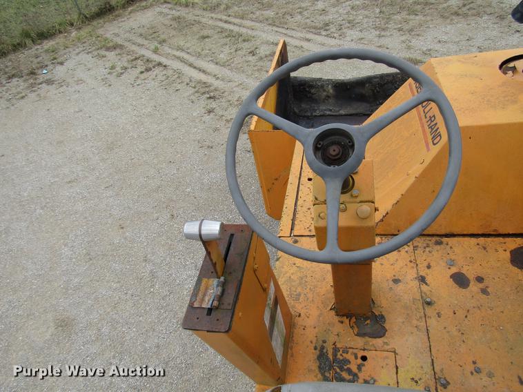 image for item DD4439 2000 Blaw Knox 161 paver