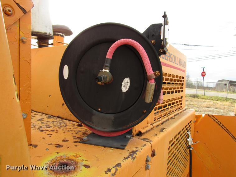 image for item DD4439 2000 Blaw Knox 161 paver