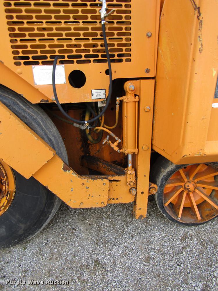 image for item DD4439 2000 Blaw Knox 161 paver