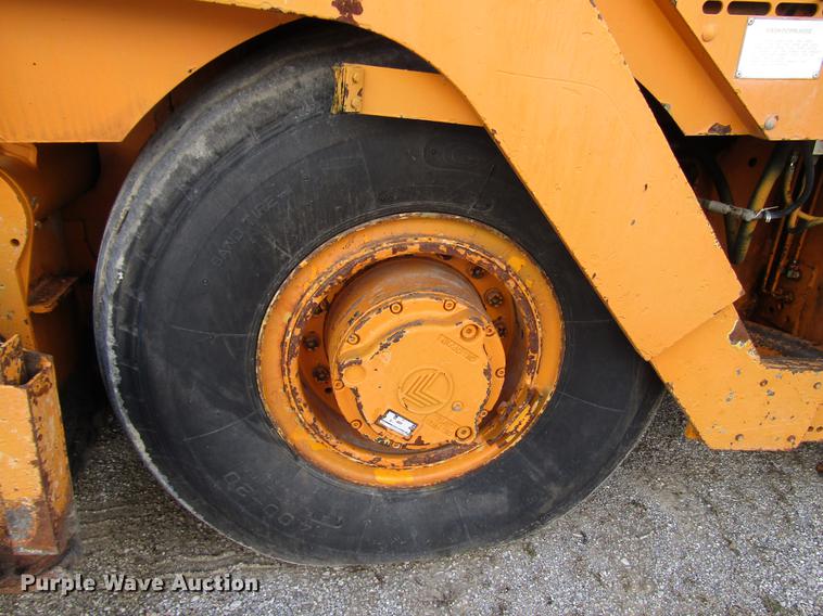 image for item DD4439 2000 Blaw Knox 161 paver