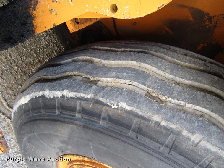 image for item DD4439 2000 Blaw Knox 161 paver