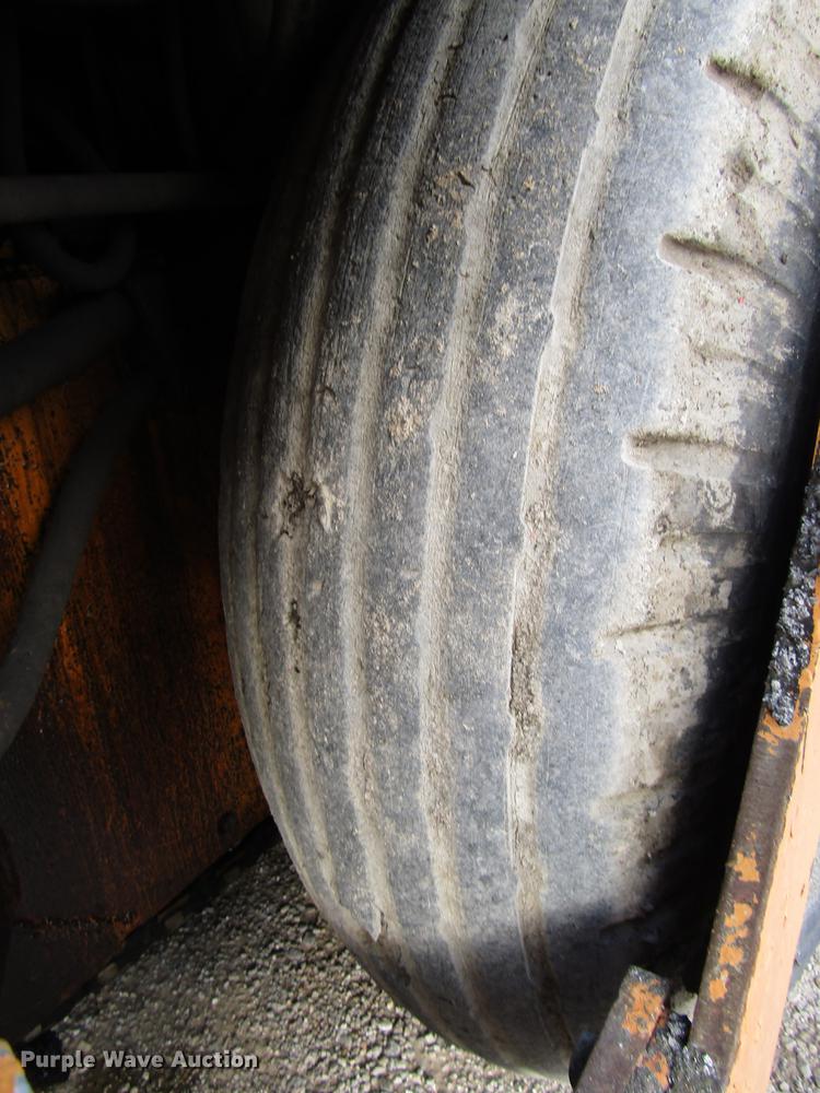 image for item DD4439 2000 Blaw Knox 161 paver