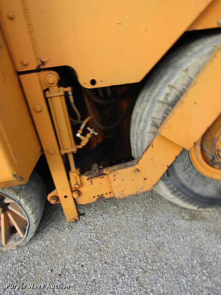 image for item DD4439 2000 Blaw Knox 161 paver