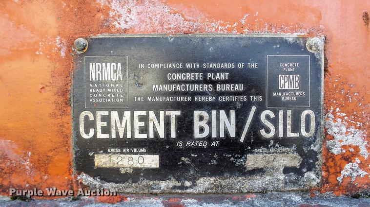 image for item DE4930 1973 Ross 250-8 Mobiliner Central Mix concrete plant