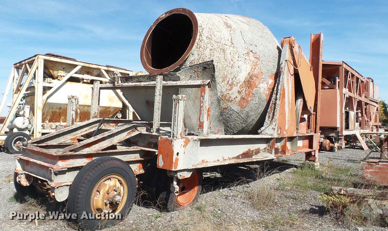 image for item DE4930 1973 Ross 250-8 Mobiliner Central Mix concrete plant