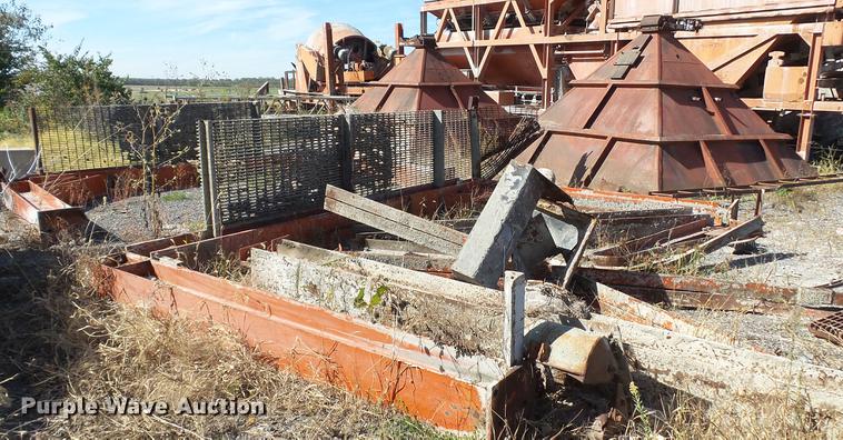 image for item DE4930 1973 Ross 250-8 Mobiliner Central Mix concrete plant