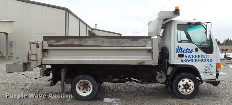 image for item DE4950 2002 Isuzu NPC7SC dump truck
