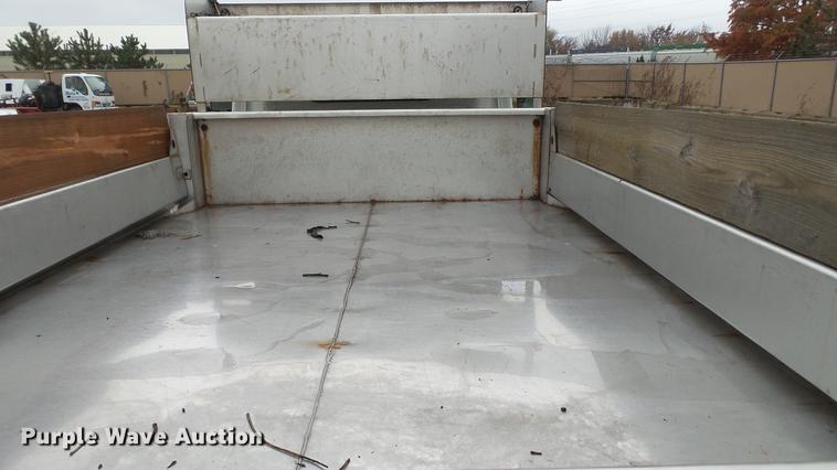 image for item DE4950 2002 Isuzu NPC7SC dump truck