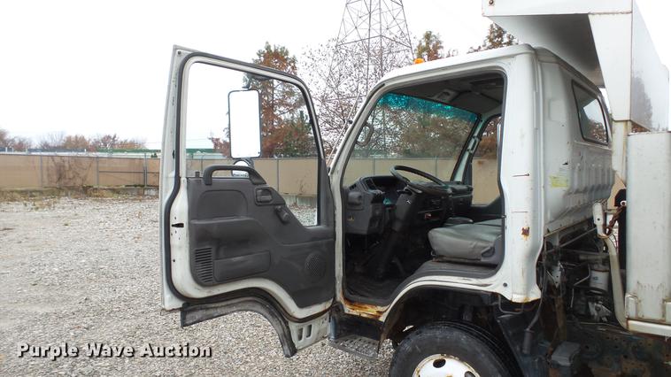 image for item DE4950 2002 Isuzu NPC7SC dump truck