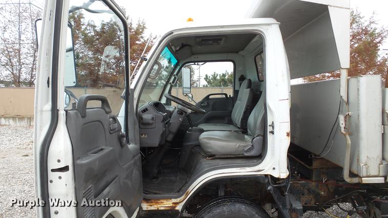 image for item DE4950 2002 Isuzu NPC7SC dump truck