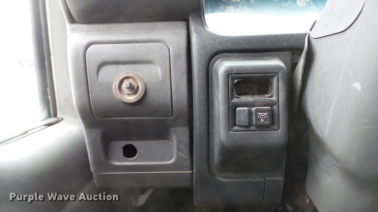 image for item DE4950 2002 Isuzu NPC7SC dump truck