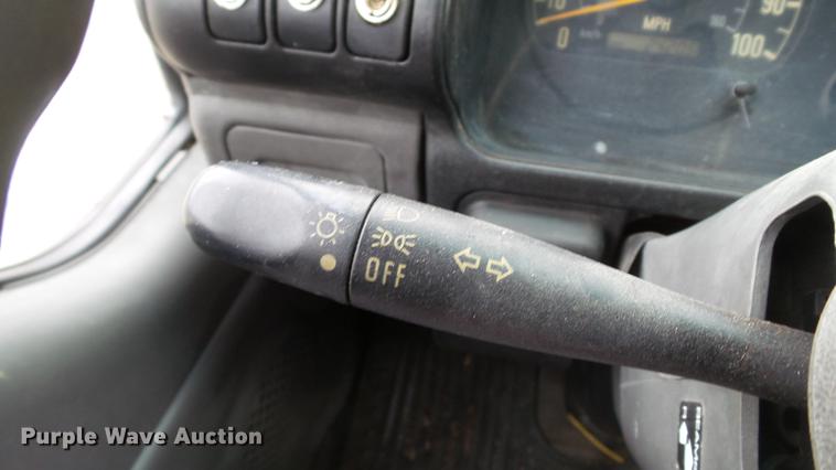 image for item DE4950 2002 Isuzu NPC7SC dump truck