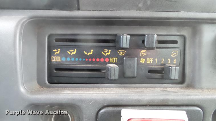 image for item DE4950 2002 Isuzu NPC7SC dump truck