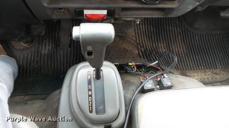 image for item DE4950 2002 Isuzu NPC7SC dump truck