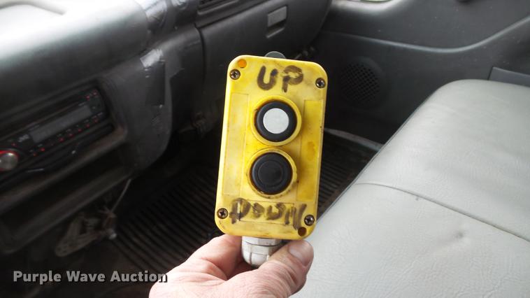 image for item DE4950 2002 Isuzu NPC7SC dump truck