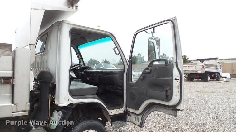 image for item DE4950 2002 Isuzu NPC7SC dump truck