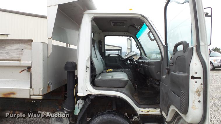 image for item DE4950 2002 Isuzu NPC7SC dump truck