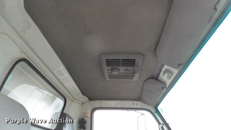 image for item DE4950 2002 Isuzu NPC7SC dump truck