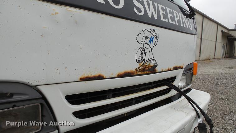 image for item DE4950 2002 Isuzu NPC7SC dump truck