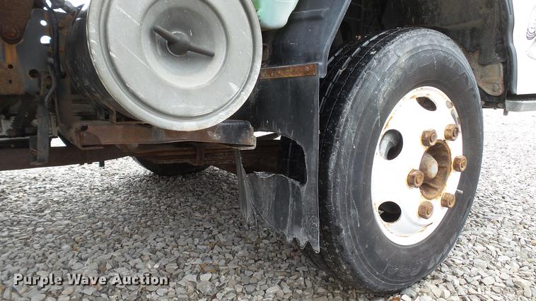 image for item DE4950 2002 Isuzu NPC7SC dump truck