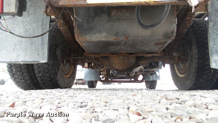 image for item DE4950 2002 Isuzu NPC7SC dump truck
