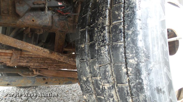 image for item DE4950 2002 Isuzu NPC7SC dump truck