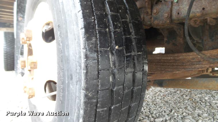 image for item DE4950 2002 Isuzu NPC7SC dump truck